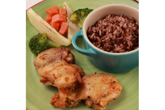 Sobrecoxa Desossada Assada + Arroz 7 grãos + Legumes 