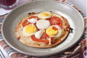 Pizza Portuguesinha + Peito de Peru (Sem lactose, Sem glúten) - 15cm