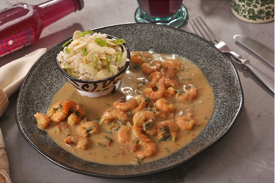 Camarão ao Curry [200g] + Arroz Integral com Amêndoas e Cebolinha [150g]